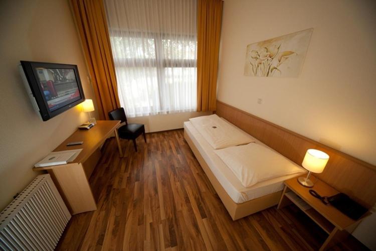 Hotel Zur Rebe Гохгайм-ам-Майн Номер фото